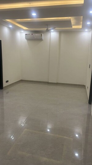 Room in 4 BHK Builder Floor at Greater Kailash – for Sale