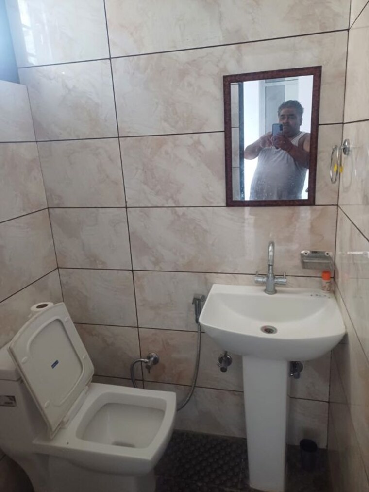 Bathroom, sahastradhara 2 Bedroom 1400 Sq.Ft. Builder Floor In Sahastradhara Dehradun 10313971