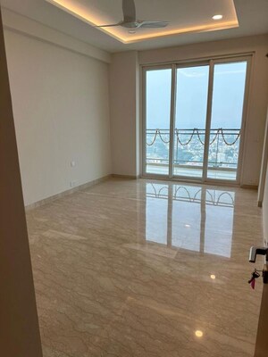 Room in 3.5 BHK Apartment at Ambience Creacions, Sector 22 – for Rent