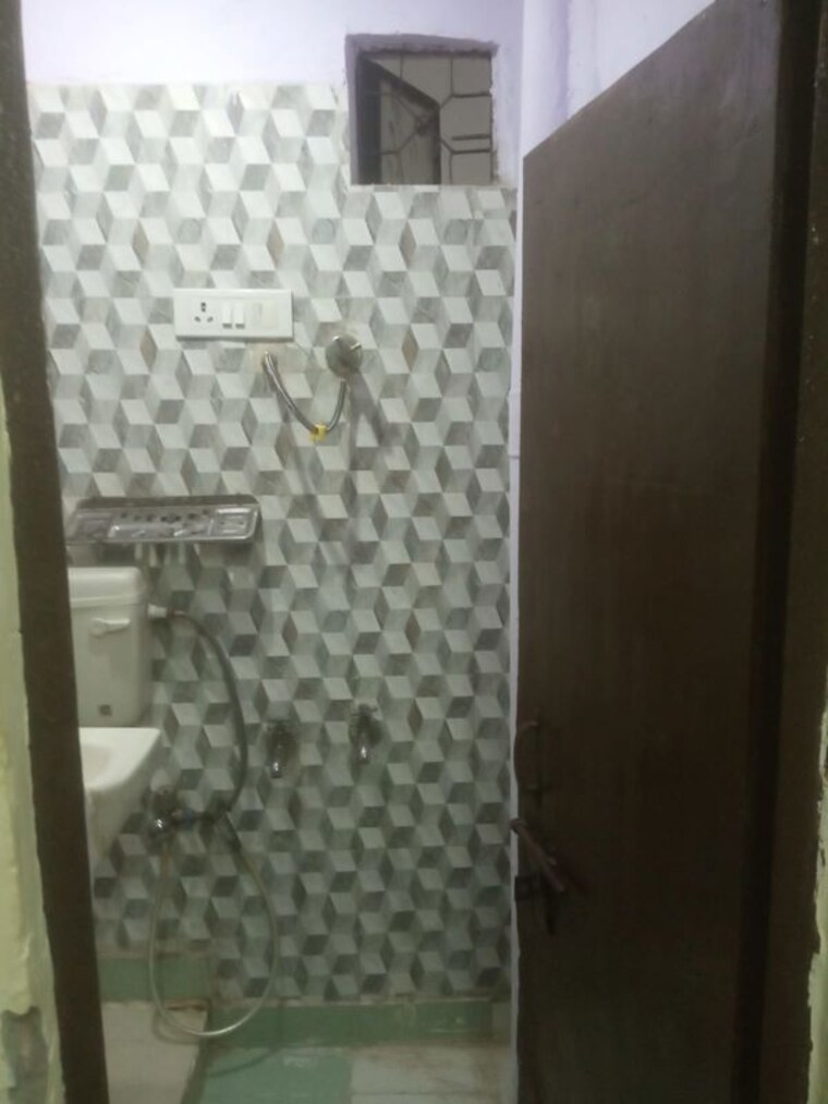 Bathroom, saket 1 RK 300 Sq.Ft. Apartment In Saket Delhi 10313989