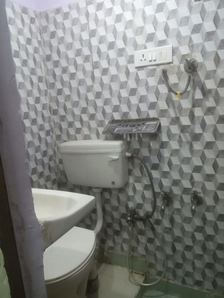 Bathroom, saket 1 RK 300 Sq.Ft. Apartment In Saket Delhi 10313989