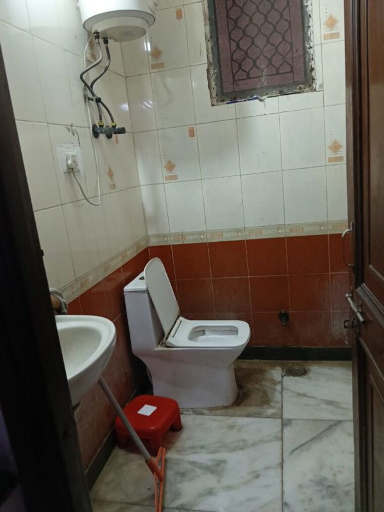 Bathroom, gaur-city-2-14th-avenue 3 Bedroom 1300 Sq.Ft. Apartment In Sector 16c Greater Noida Greater Noida 10313998