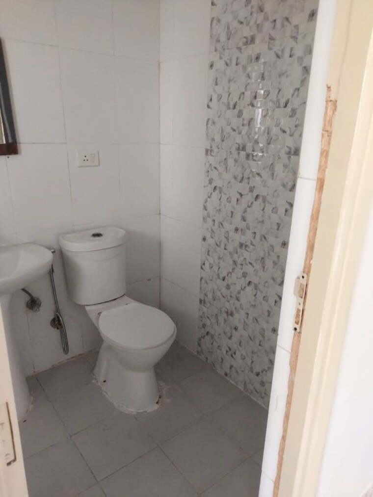 Bathroom, supertech-cape-town 2 Bedroom 930 Sq.Ft. Apartment In Sector 74 Noida 10314002
