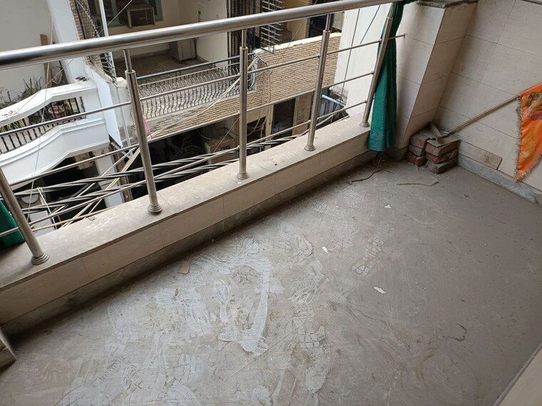 Balcony, shiv nagar 3 Bedroom 110 Sq.Yd. Builder Floor In Shiv Nagar Delhi 10314005