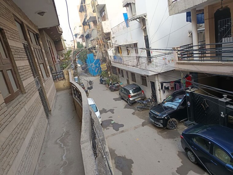 Balcony, fateh nagar 2.5 Bedroom 100 Sq.Yd. Builder Floor In Fateh Nagar Delhi 10314013