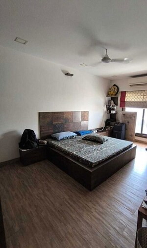 Bedroom in 3.5 BHK Apartment at Eden Garden CHS, Viman Nagar – for Rent