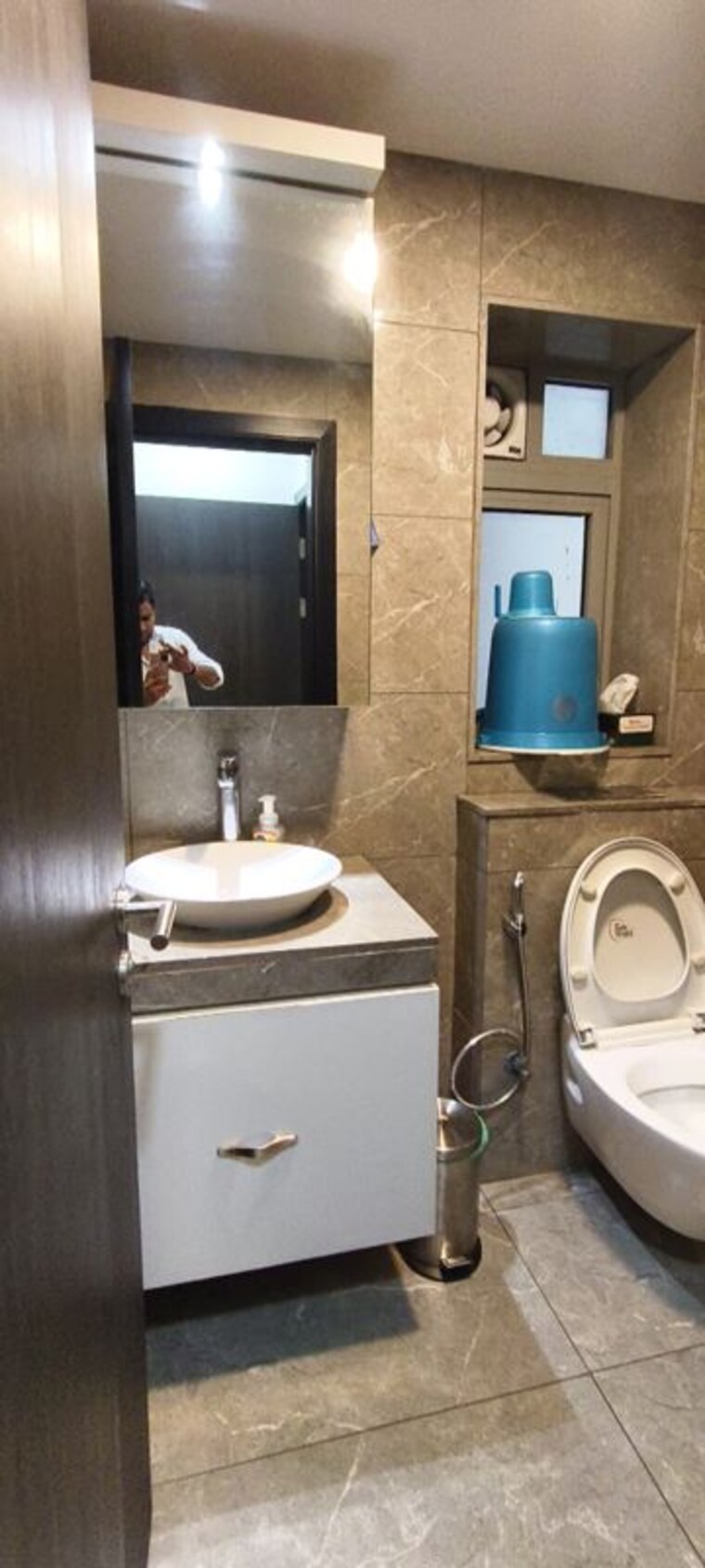 Bathroom, indiabulls-blu-tower-a 6 Bedroom 5500 Sq.Ft. Apartment In Worli Mumbai 10314037