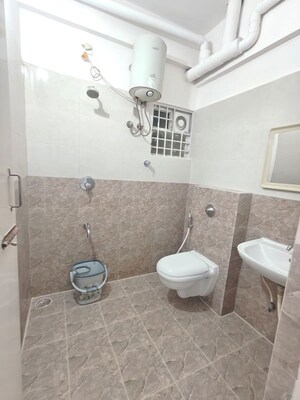 Bathroom in 2 BHK Builder Floor at Hsr Layout Sector 2 – for Rent