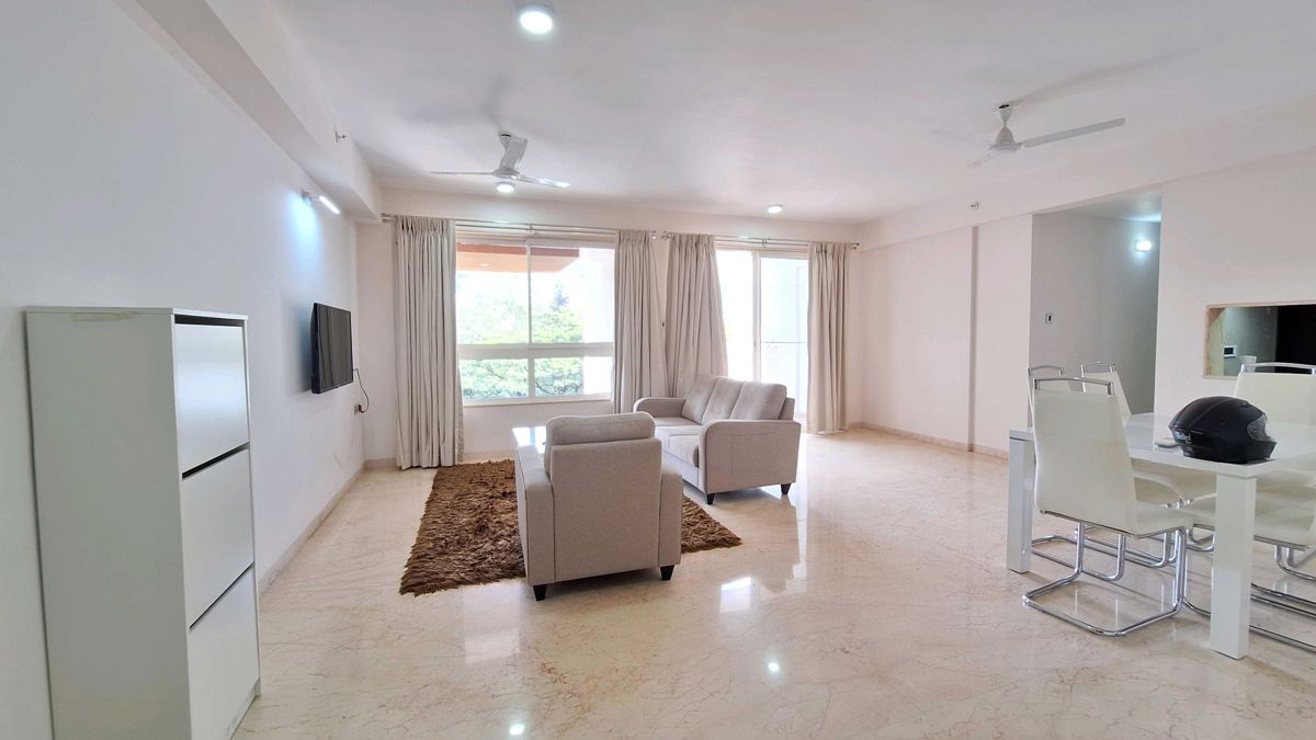3.5 BHK + Pooja Room,Store Room 2100 Sq.Ft. Apartment in Hermes 212 Riverwalk