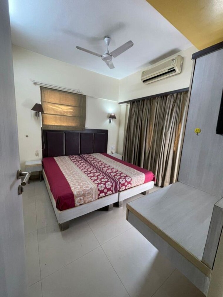 Bedroom, landmark-garden 4 Bedroom 1800 Sq.Ft. Apartment In Kalyani Nagar Pune 10314128