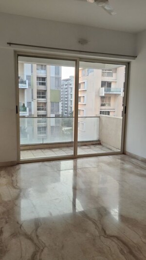 Room in 4 BHK Apartment at Marvel Bounty, Hadapsar – for Rent