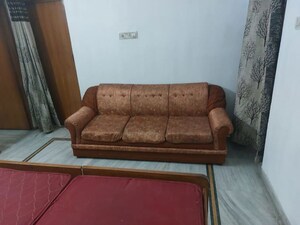 Bedroom in 2 BHK Builder Floor at Sector 27 – for Rent