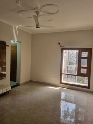 Room in 2 BHK Builder Floor at Sector 34 – for Rent