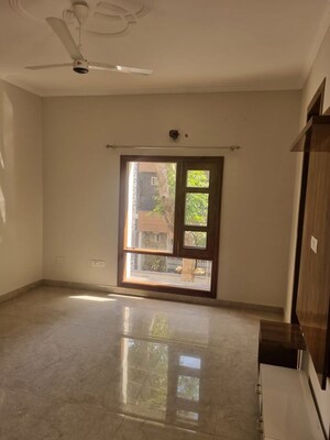 Room in 2 BHK Builder Floor at Sector 34 – for Rent