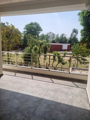 Balcony in 2 BHK Builder Floor at Sector 34 – for Rent