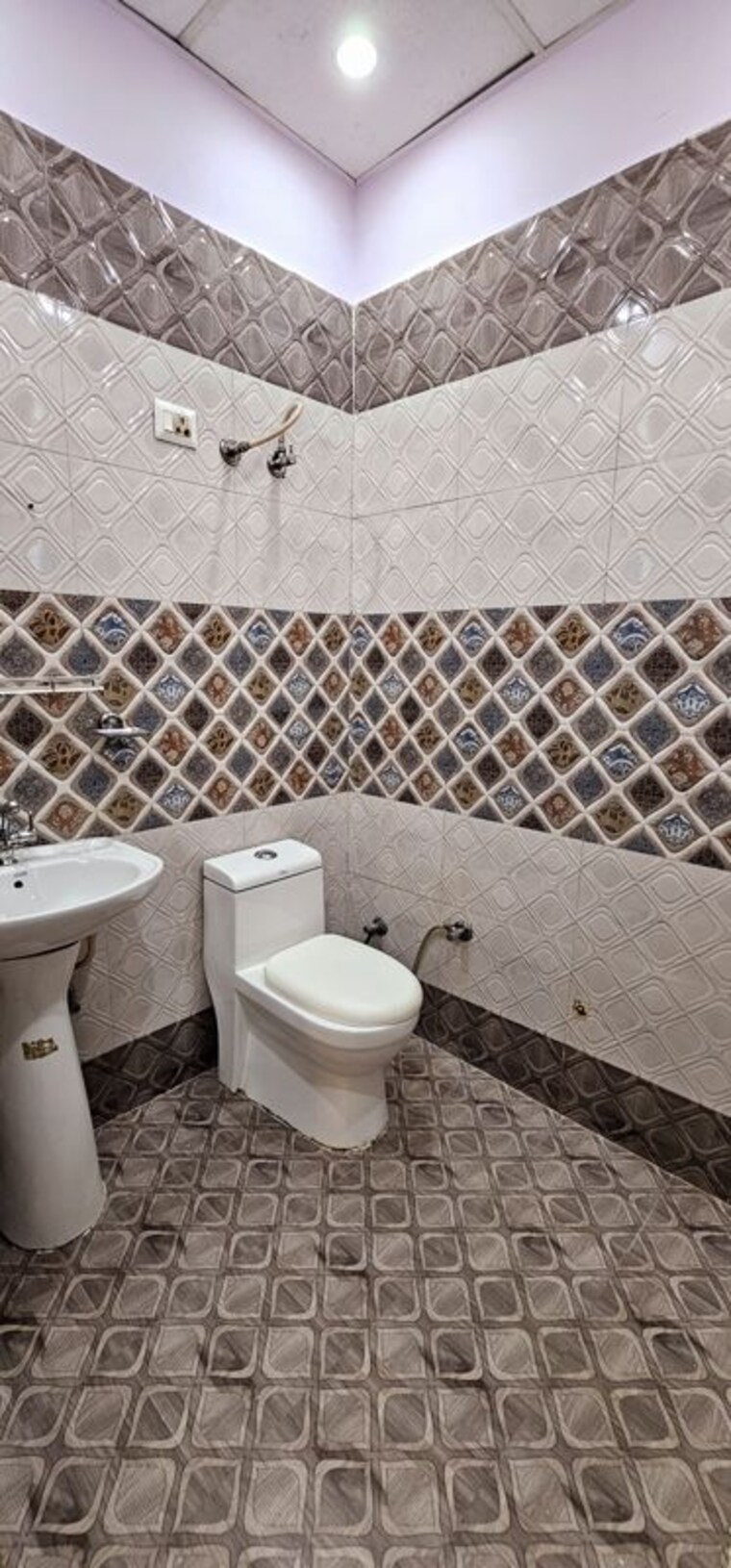 Bathroom, niti khand 2 Bedroom 950 Sq.Ft. Builder Floor In Niti Khand Ghaziabad 9956299