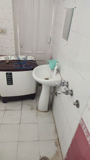 Team Area in 1 RK Builder Floor at Sector 43 – for Rent