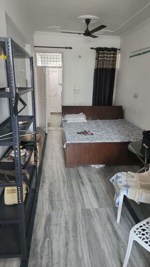 1 RK Builder Floor For Rent in Sector 43