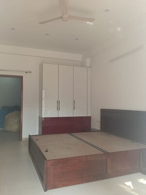 Room in 2 BHK Builder Floor at Old Dlf – for Rent