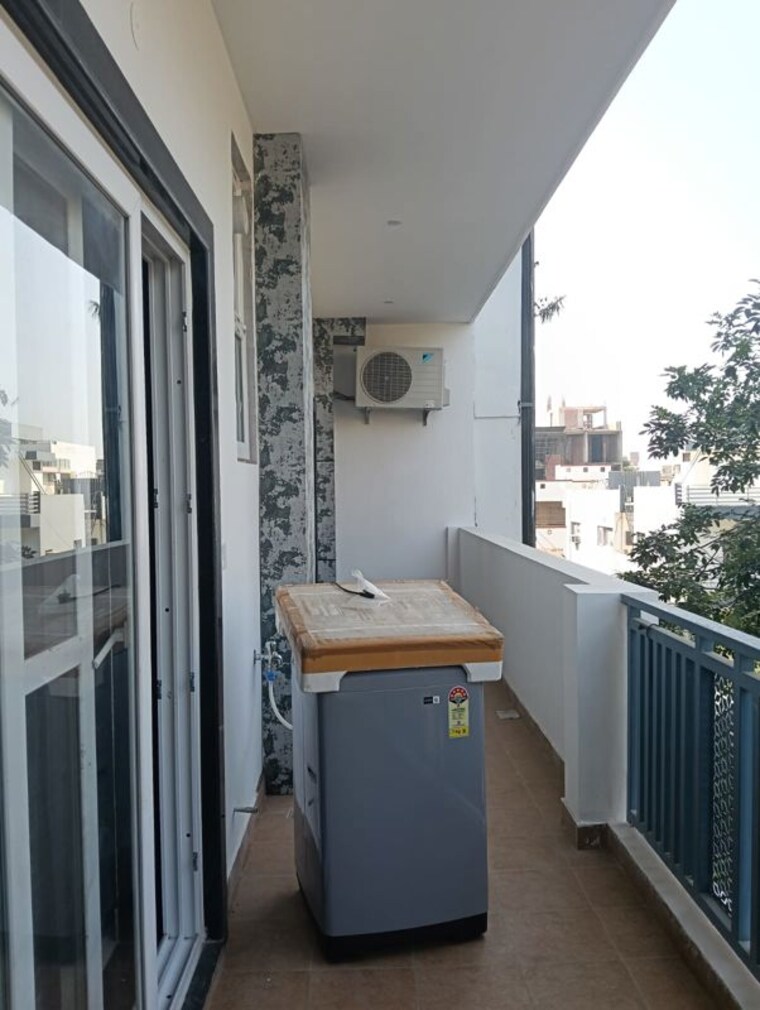 Balcony, old dlf 2 Bedroom 1200 Sq.Ft. Builder Floor In Old Dlf Gurgaon 10314236