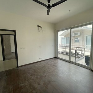 Room in 3 BHK Apartment at BPTP Amstoria, Sector 102 – for Rent