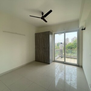 Room in 3 BHK Apartment at BPTP Amstoria, Sector 102 – for Rent
