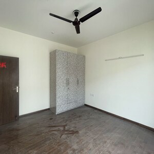 Room in 3 BHK Apartment at BPTP Amstoria, Sector 102 – for Rent