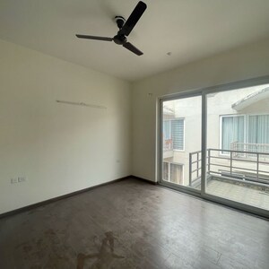 Room in 3 BHK Apartment at BPTP Amstoria, Sector 102 – for Rent