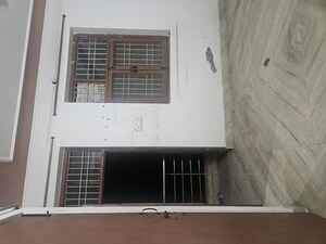 Room in 1.5 BHK Independent House at Sarita Vihar – for Rent