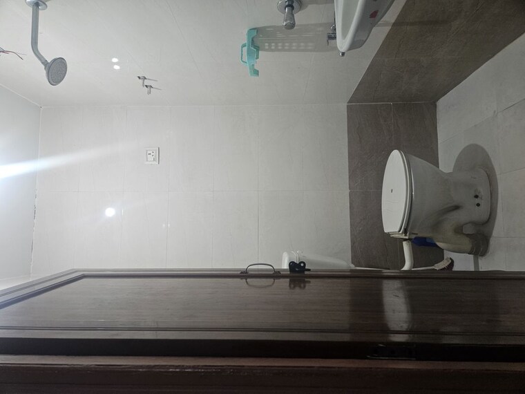 Bathroom, sarita vihar 1.5 Bedroom 450 Sq.Ft. Independent House In Sarita Vihar Delhi 10314267