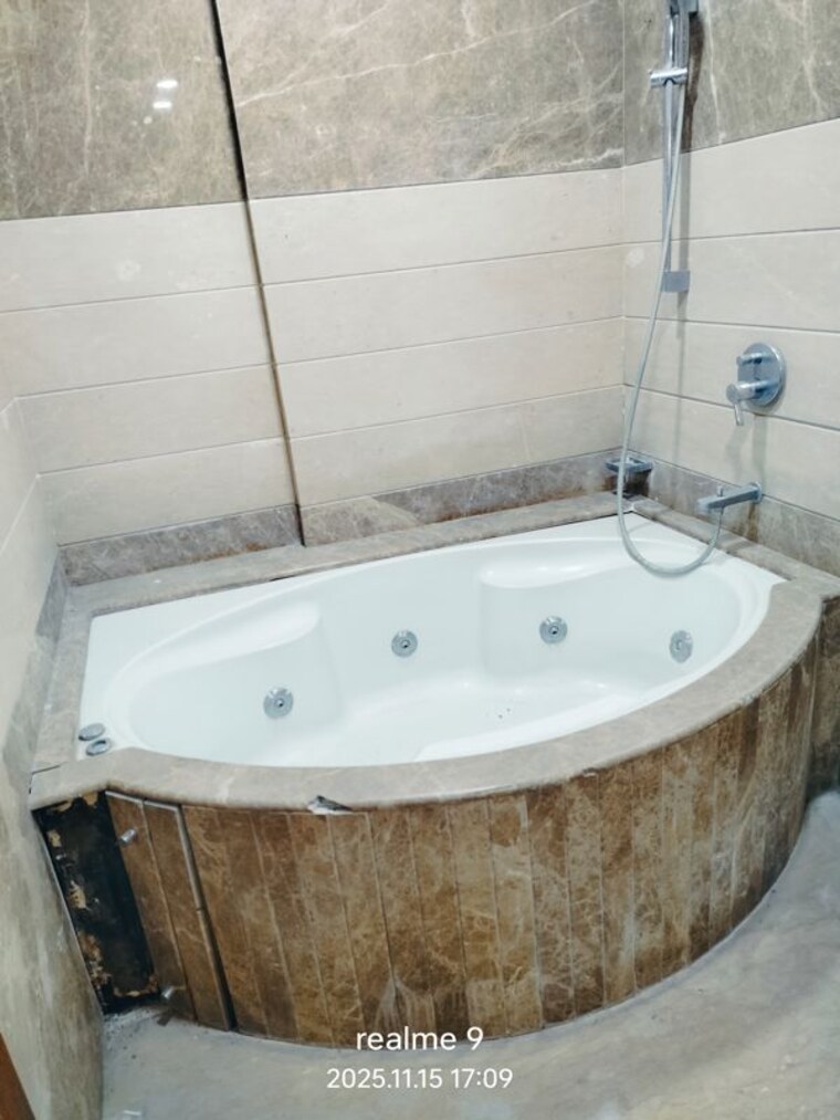 Bathroom, supreme-pallacio 4 Bedroom 2300 Sq.Ft. Apartment In Baner Pune 10309738