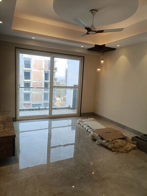 Room in 3 BHK Builder Floor at Ansal API Esencia, Sector 67 – for Rent