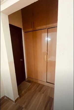 Room in 3 BHK Apartment at Omaxe The Palace, Gomti Nagar – for Rent