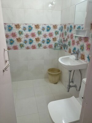 Bathroom in 4 BHK Apartment at Doordarshan Apartment, Sector 45 – for Rent
