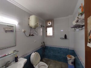 Bathroom in 4 BHK Apartment at Doordarshan Apartment, Sector 45 – for Rent