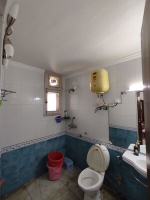 Bathroom in 4 BHK Apartment at Doordarshan Apartment, Sector 45 – for Rent