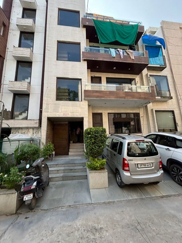 5 BHK + Pooja Room,Study Room,Extra Room,Basement,Store Room Builder Floor For Sale in Sainik Colony