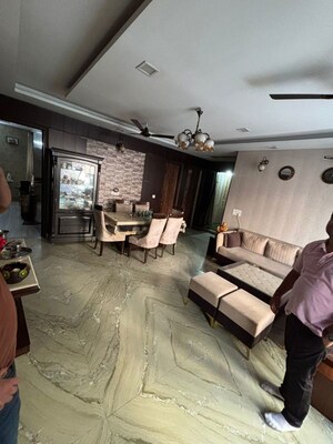 Team Area in 5 BHK Builder Floor at Sainik Colony – for Sale