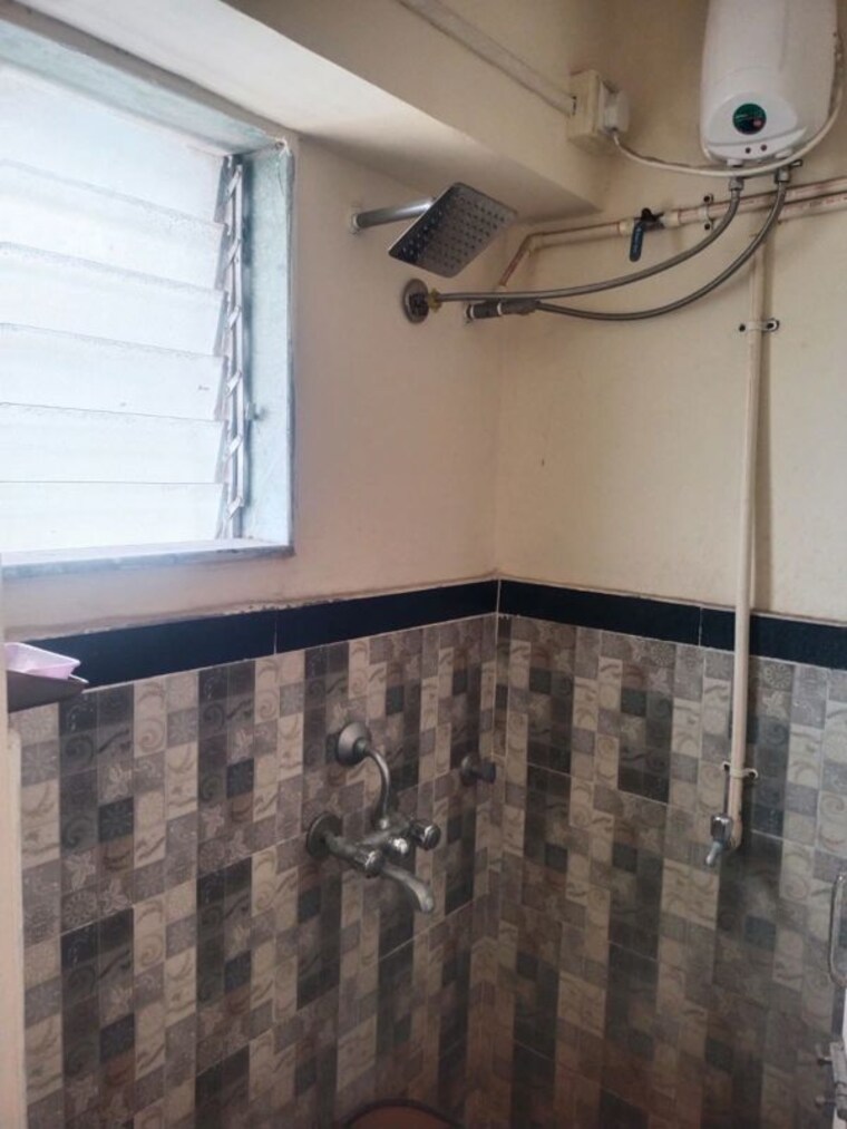 Bathroom, kurla west 1 Bedroom 450 Sq.Ft. Apartment In Kurla West Mumbai 10314371