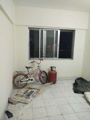 Room in 1 BHK Apartment at Kurla West – for Rent