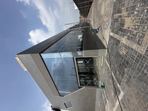  Showroom For Rent in Dlf Industrial Area