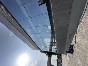 Staircase in  Showroom at Dlf Industrial Area – for Rent