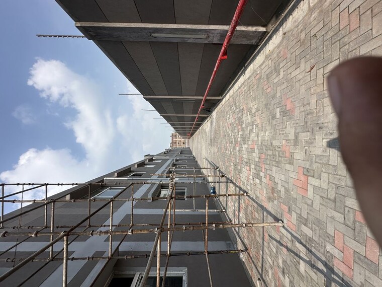 Balcony, dlf industrial area Commercial Showroom 40000 Sq.Ft. In Dlf Industrial Area Faridabad 10292859