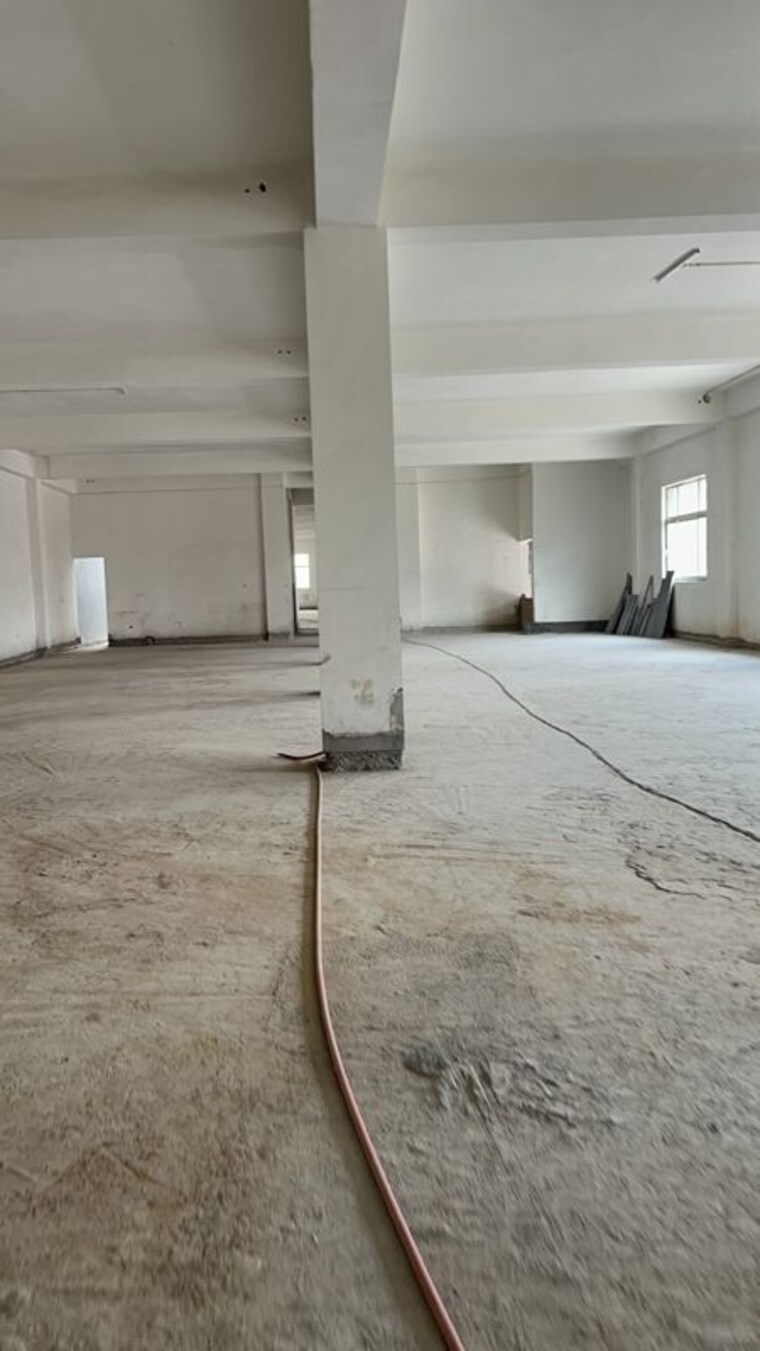  Parking, dlf industrial area Commercial Showroom 40000 Sq.Ft. In Dlf Industrial Area Faridabad 10292859