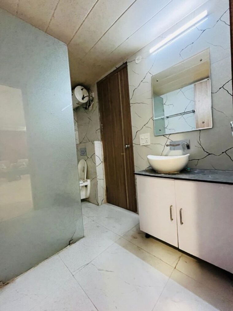 Bathroom, sushant lok iii 3 Bedroom 2200 Sq.Ft. Builder Floor In Sushant Lok Iii Gurgaon 10314376