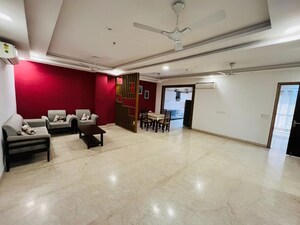 Parking in 3 BHK Builder Floor at Sushant Lok Iii – for Rent