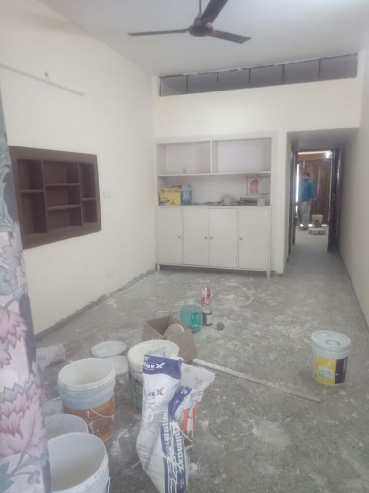  Parking, sector 34 4 Bedroom 360 Sq.Yd. Independent House In Sector 34 Chandigarh 10314377