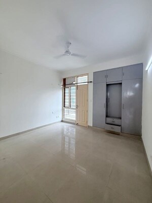 Room in 3.5 BHK Builder Floor at Sushant Lok 3, Sector 57 – for Rent