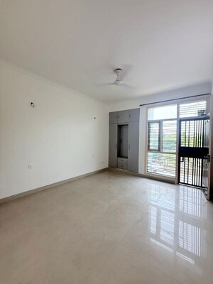 Room in 3.5 BHK Builder Floor at Sushant Lok 3, Sector 57 – for Rent