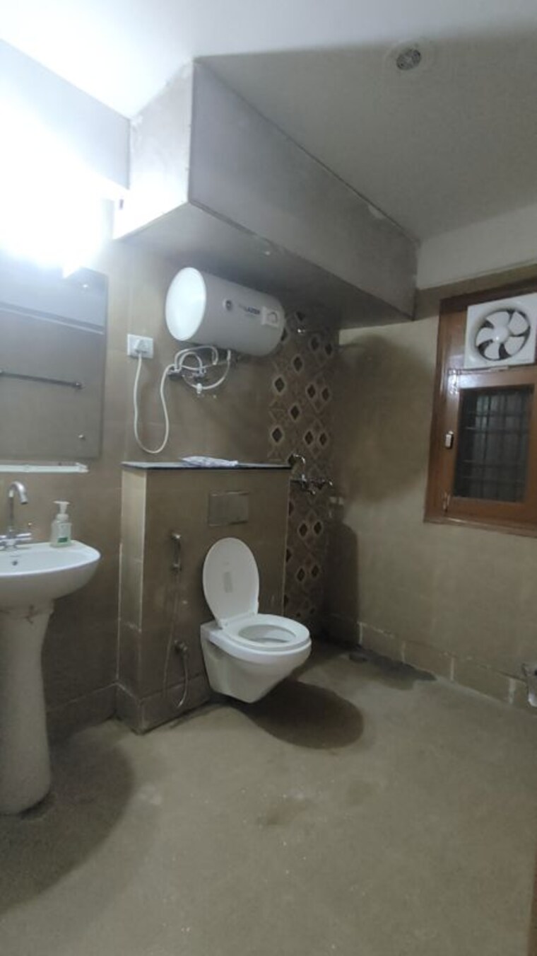 Bathroom, sector 45 2 Bedroom 1280 Sq.Ft. Builder Floor In Sector 45 Gurgaon 10314388